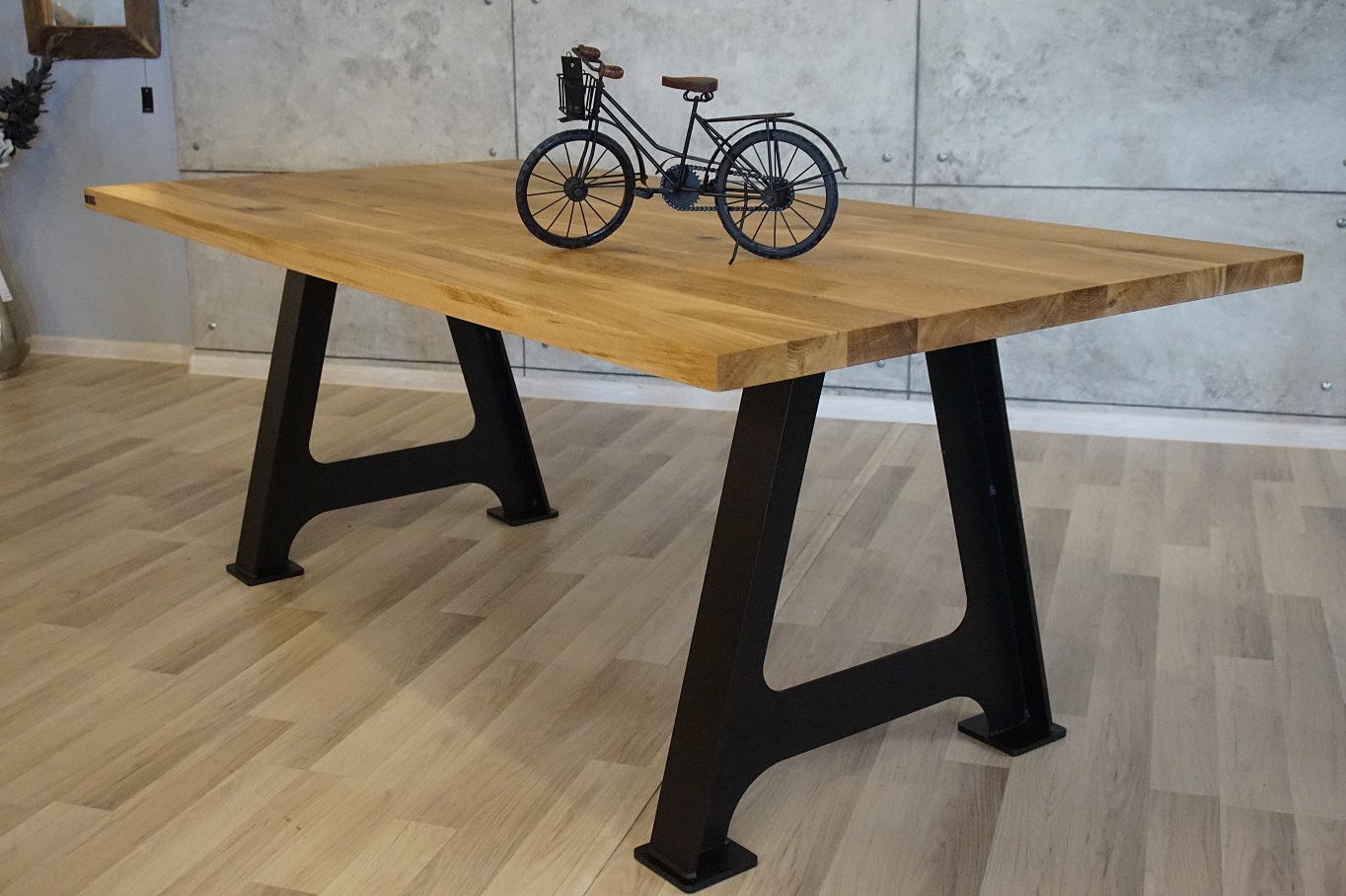 Loft wooden dining table | Remo Meble