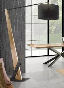 LER lampa podłogowa z drewna i metalu 